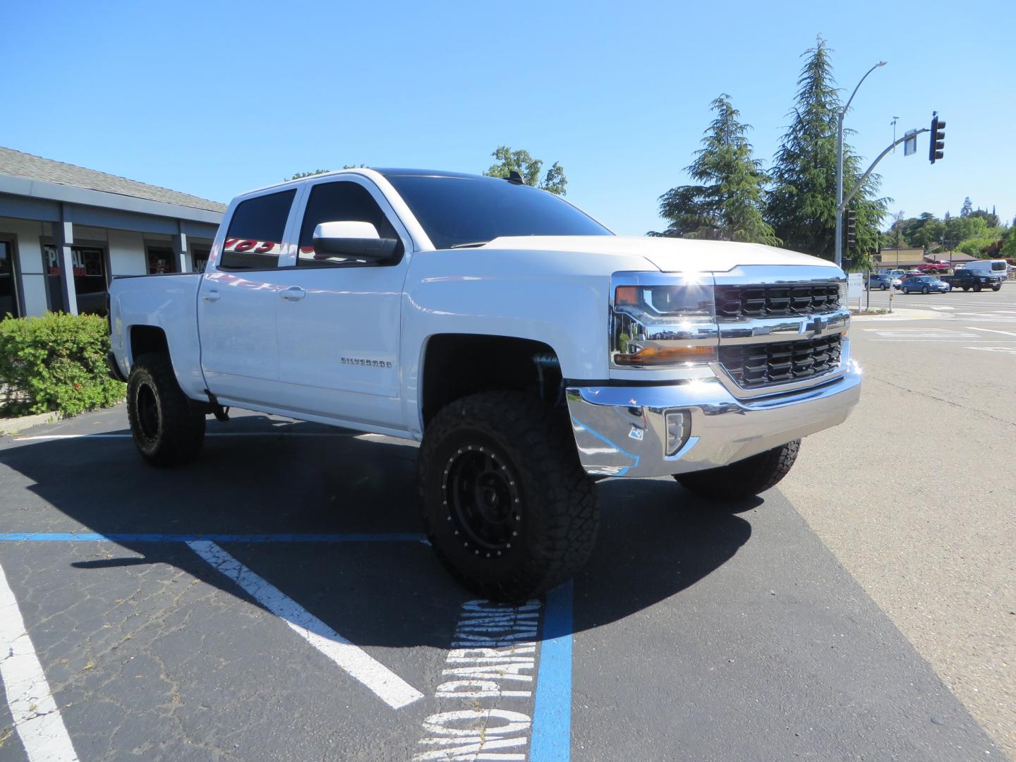 2018 White /BLACK Chevrolet Silverado 1500 LT (3GCPCREC7JG) with an 5.3L V8 OHV 16V engine, automatic transmission, located at 2630 Grass Valley Highway, Auburn, CA, 95603, (530) 508-5100, 38.937893, -121.095482 - Must see Pre Runner.... CST front lift spindals, Camburg UCA's, King Adjustable 2.5 Coil-overs, King 2.5 rear shocks, 35" Toyo RT Trail tires, 17" Method Race wheels, MZ front skid plate, G2 rear differntail cover, Full size bed mounted spare tire, Black Vinyl roof wrap, smoke tail lights and 3rd br - Photo#2